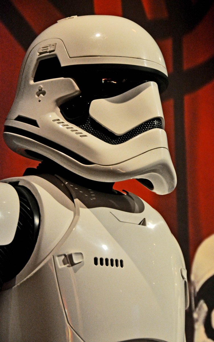 star-wars-tfa-stormtrooper-helmet-rt_23046771593_o.jpg