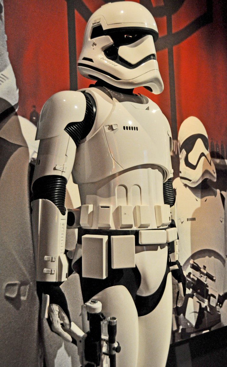 large.star-wars-tfa-stormtrooper-rt-clos