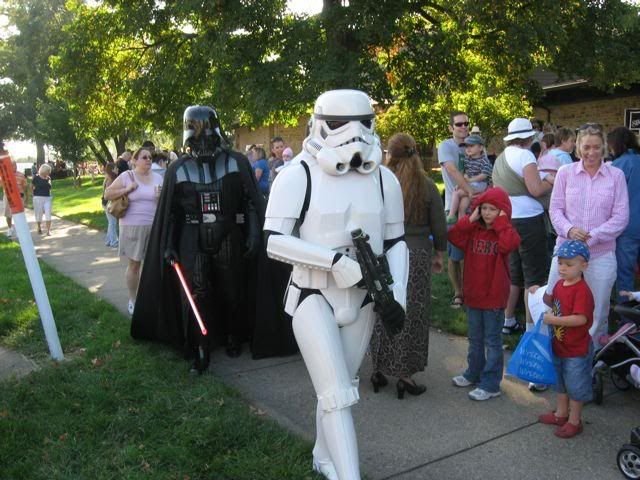 DarthStormtrooper-FamilyLearningDay.jpg.696e5a43ab308f6fdb84135da586a2a4.jpg